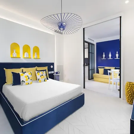 Charming Apartment Near Corso Italia Street Apartment *